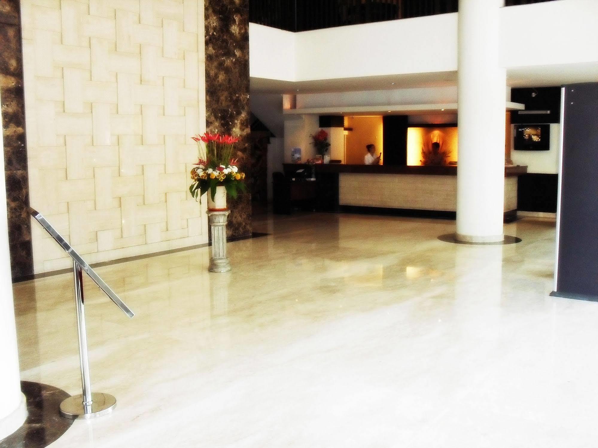 Hotel Gran Central Manado Eksteriør billede